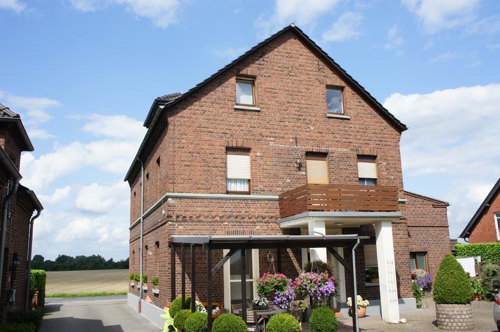 Ferienwohnung Poettershof Крефелд Стая снимка