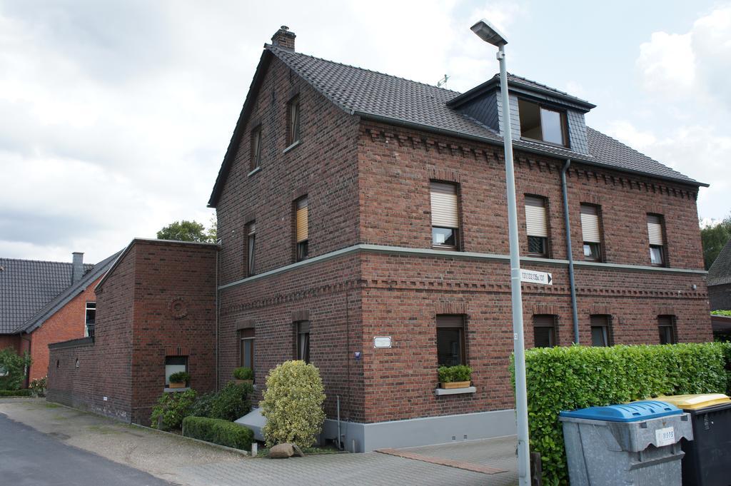 Ferienwohnung Poettershof Крефелд Стая снимка