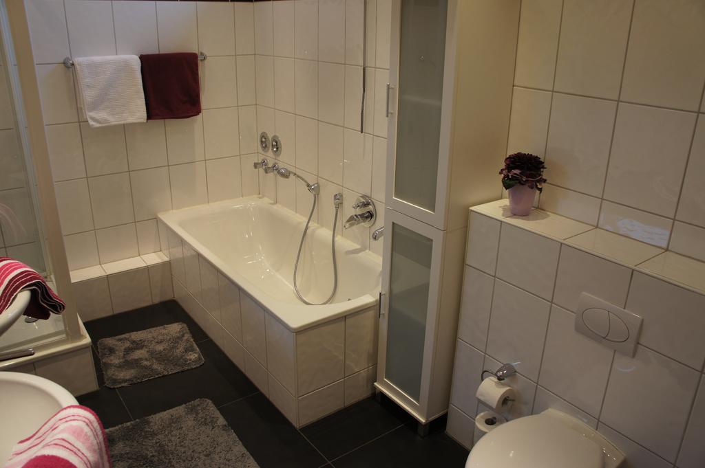 Ferienwohnung Poettershof Крефелд Стая снимка